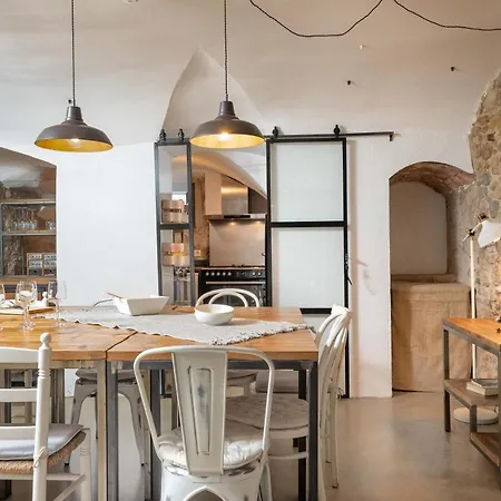 Flateli Townhouse